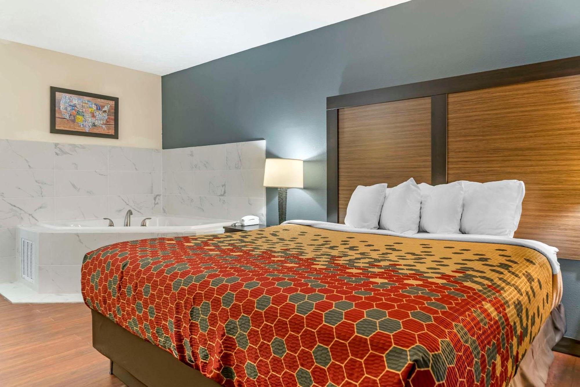 Econo Lodge Traverse City Eksteriør billede