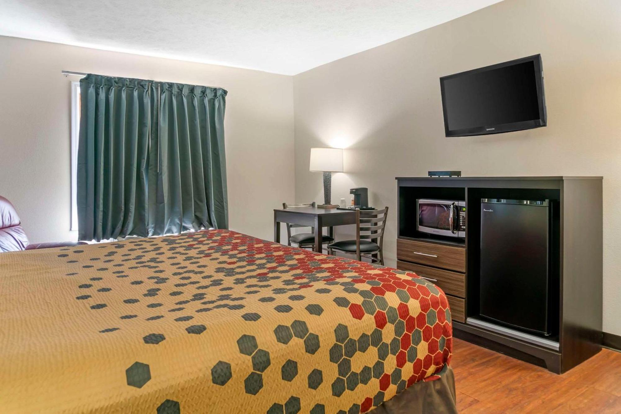 Econo Lodge Traverse City Eksteriør billede