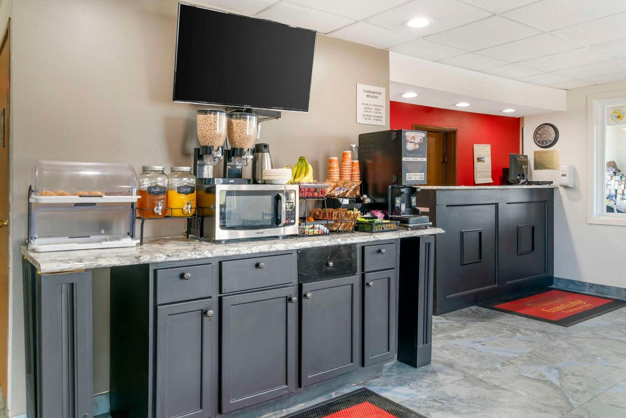 Econo Lodge Traverse City Eksteriør billede