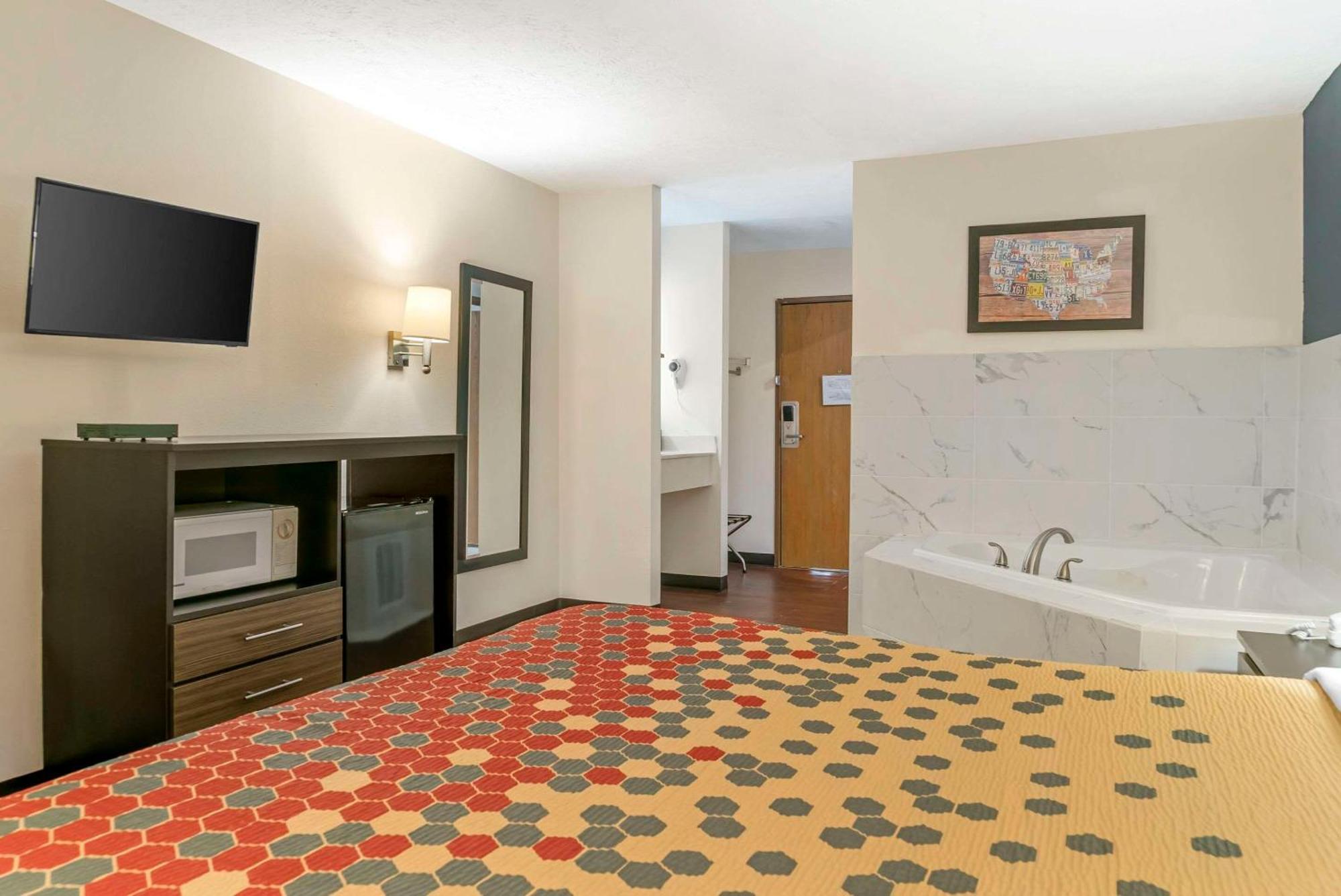 Econo Lodge Traverse City Eksteriør billede