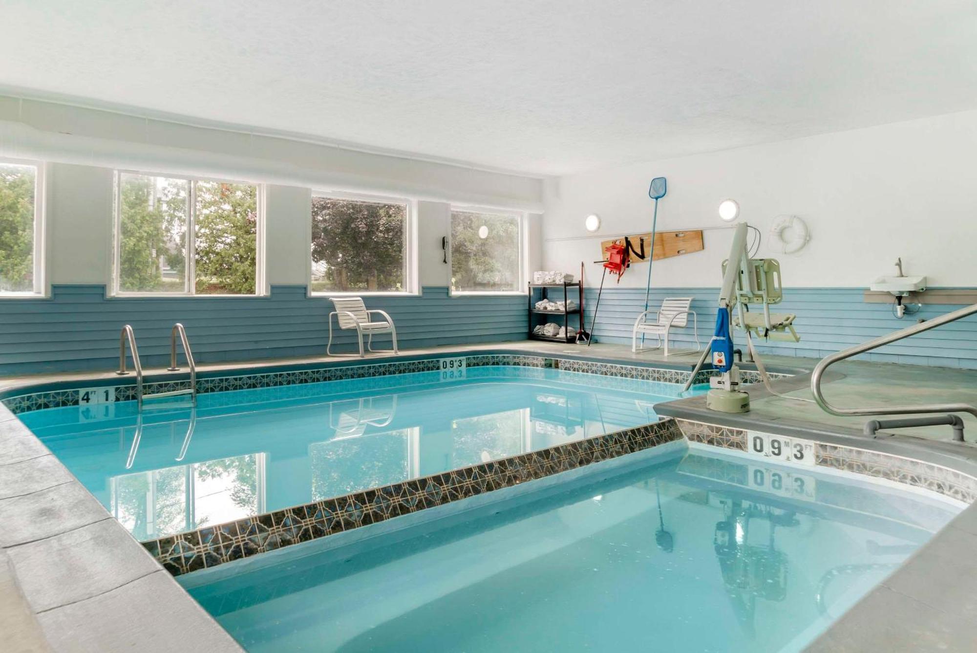 Econo Lodge Traverse City Eksteriør billede