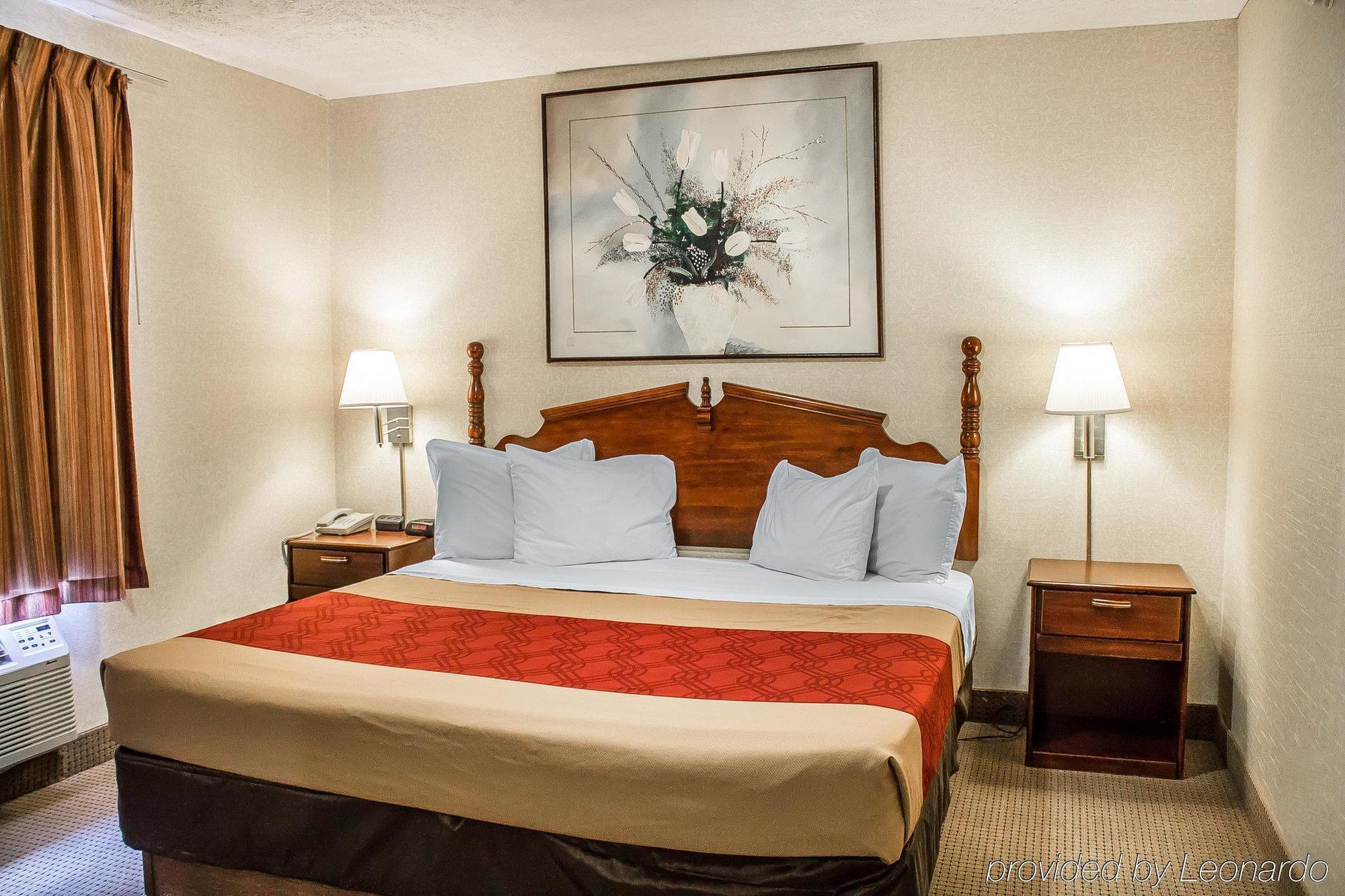Econo Lodge Traverse City Eksteriør billede