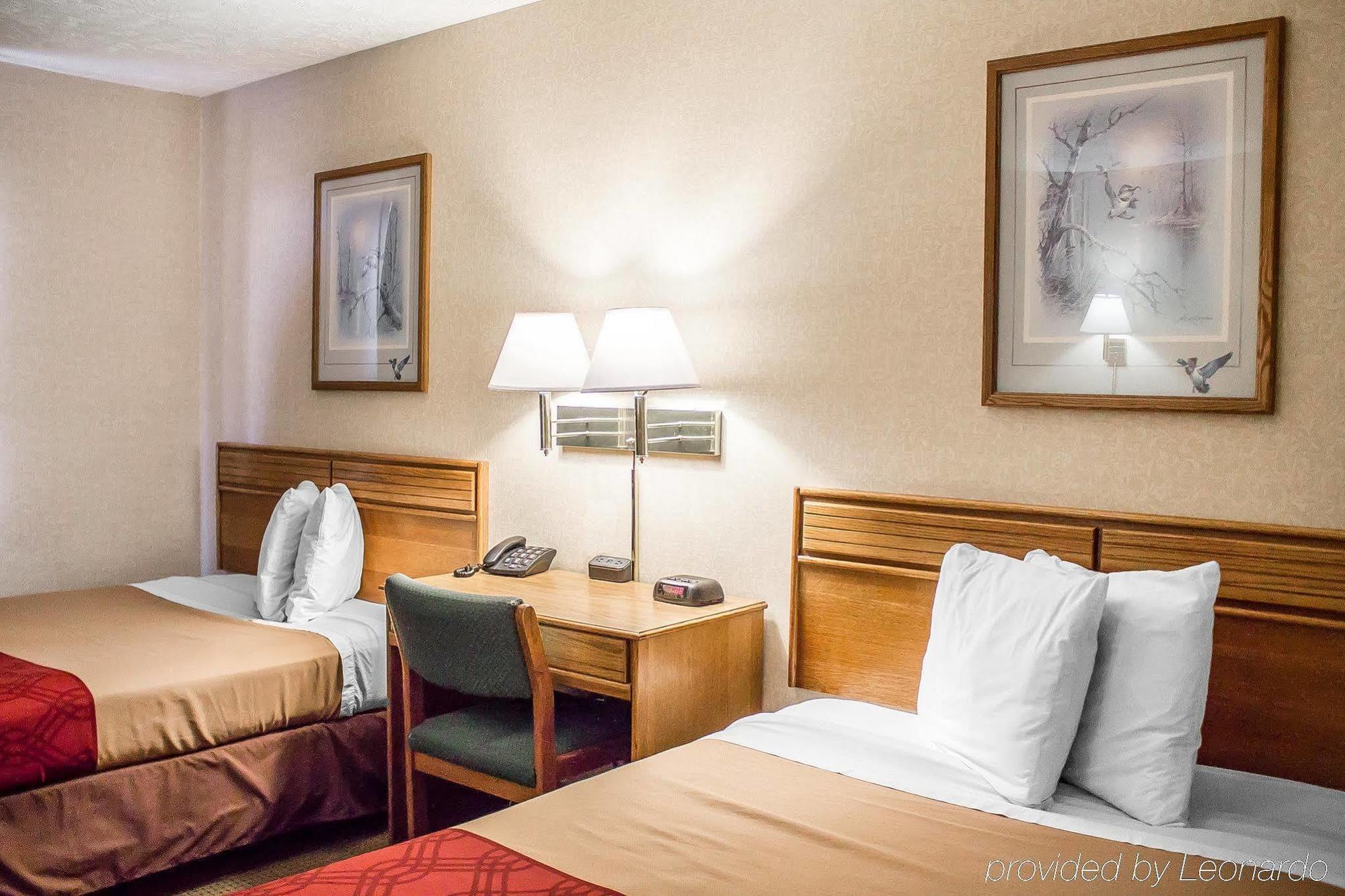 Econo Lodge Traverse City Eksteriør billede